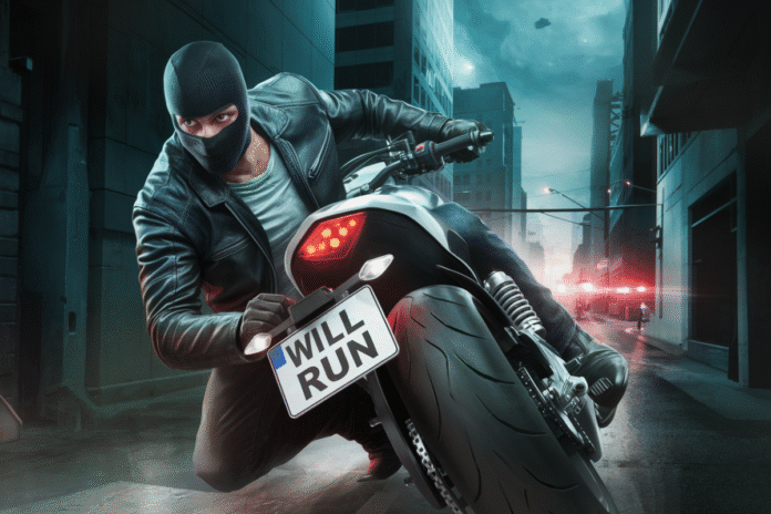 Rider Slaps Fake will Run Plate on Unregistered Motorcycle Leading to High-speed